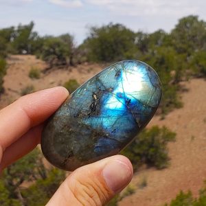 Labradorite Palmstone - Madagascar - 83.7 grams