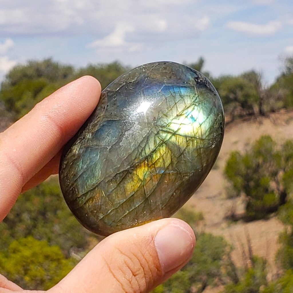 Labradorite Palmstone - Madagascar - 87.9 grams